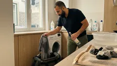 Porque é que a roupa de treino continua a cheirar a suor (e o truque do vinagre branco que ajuda)